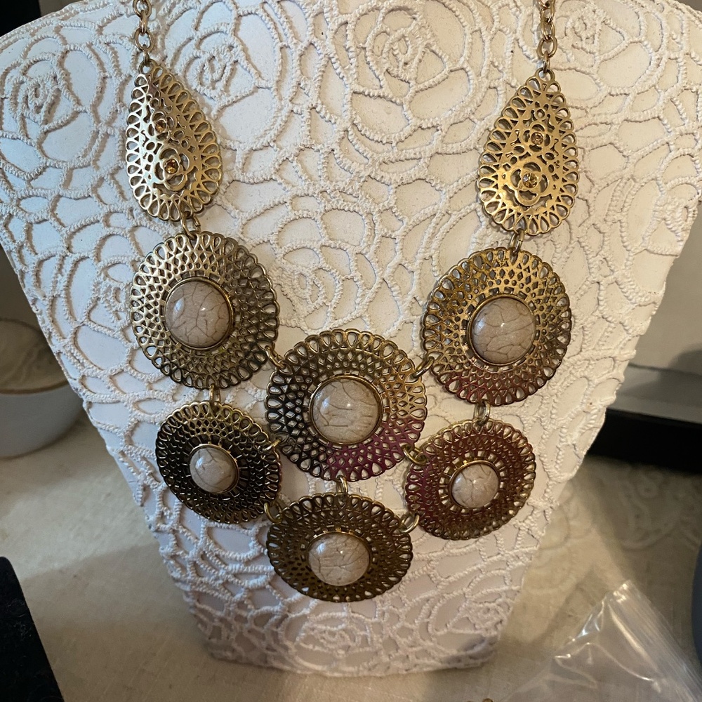 3 PC AVON GOLD STATEMENT NECKLACE, EARRINGS, BRACELET - Picture 2 of 5
